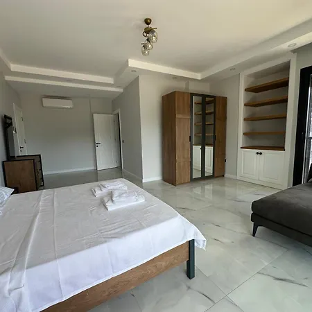 Ronya Marmaris